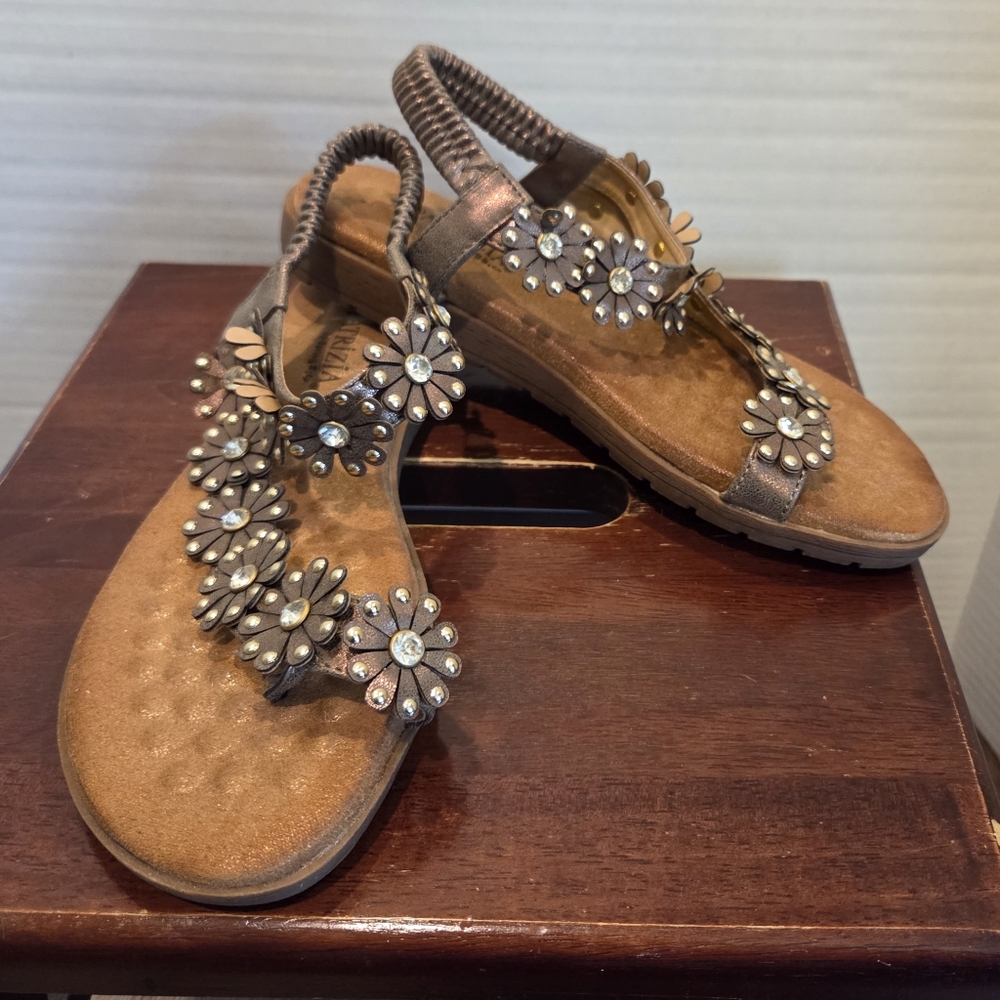 Patrizia Women's Brown Floral Sandals - Picture 3 of 11